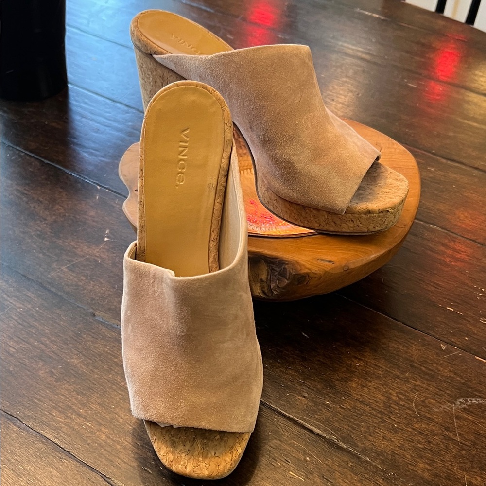 Vince Women's rose-beige Suede Mules